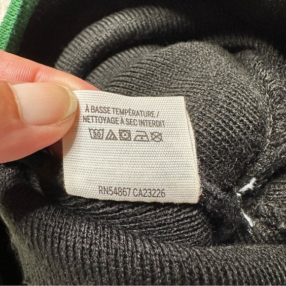 NWOT PINK VS Logo Holiday Pom Beanie Black Women’s OS - Picture 7 of 7